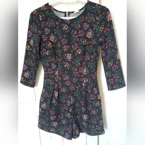 ⚘2 for $16 Black/Floral Romper size Petite XS (Garage)